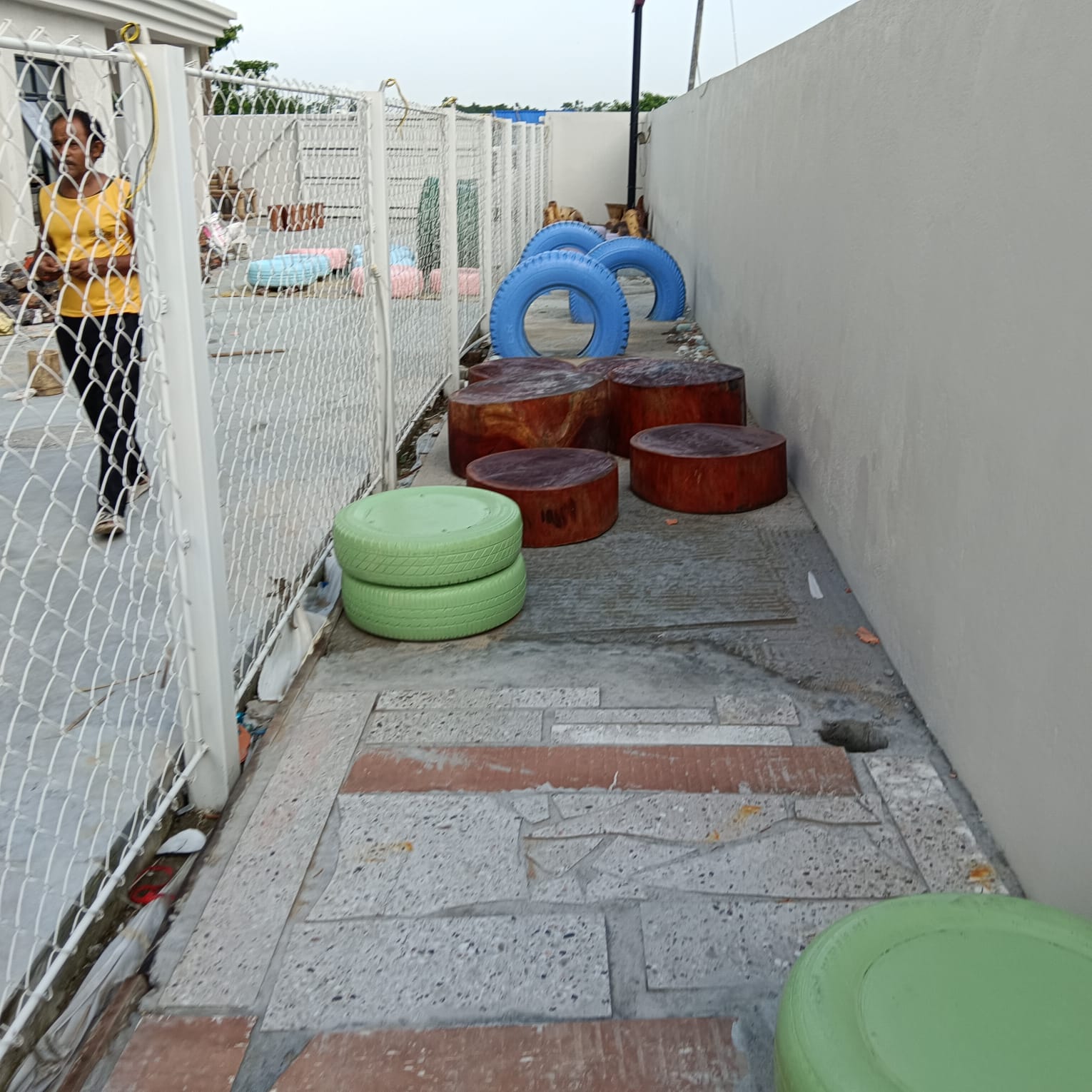 Agility corridor with wood drums, tyre arches